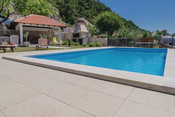 Foto van Holiday Home Stari Zoganj - Two Bedroom Holiday Home with Terrace and Swimming Pool - Pool