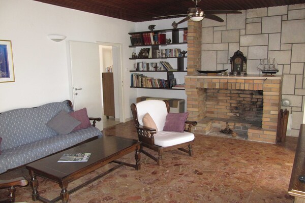 Foto van Beach House Nono - Four Bedroom Villa with Swimming Pool - LivingRoom