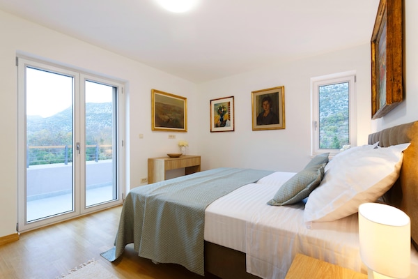 Foto van Villa in Župa met Infinity Pool & Biokovo Uitzicht - BedRoom