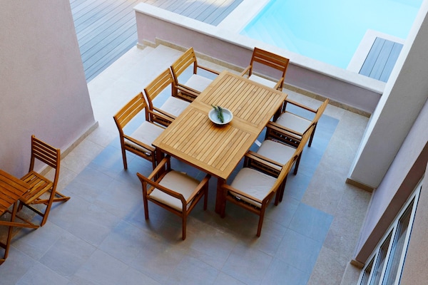 Foto van Villa in Župa met Infinity Pool & Biokovo Uitzicht - TerraceBalcony