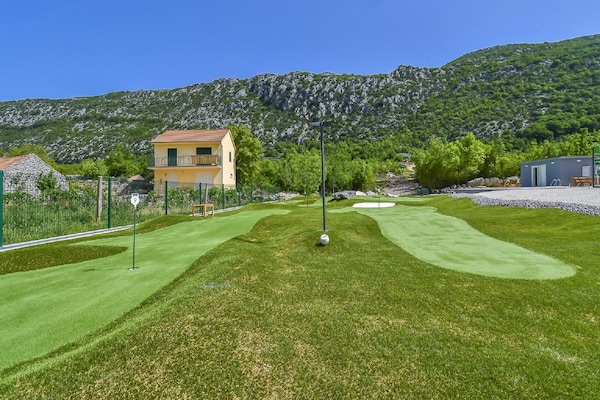 Foto van Villa in Župa met Infinity Pool & Biokovo Uitzicht - Facilities