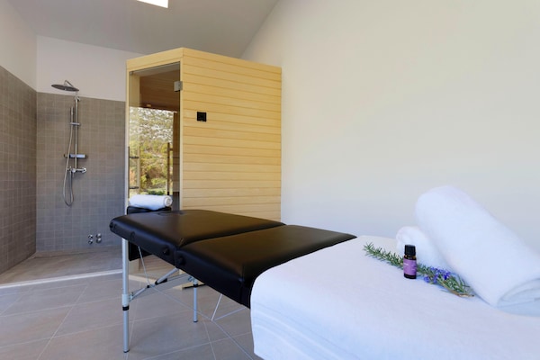 Foto van Villa in Župa met Infinity Pool & Biokovo Uitzicht - Wellness