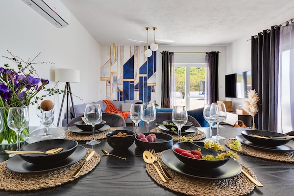 Foto van Moderne villa met privézwembad - Vakantiehuis in Stankovci - DiningRoom