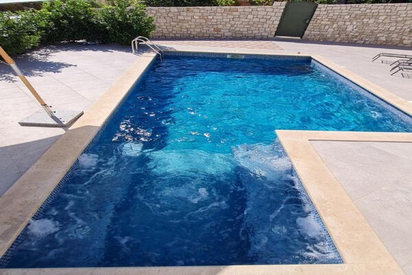 Foto van Luxury apartment Ani - Three Bedroom Apartment with terrace and Swimming pool - Pool