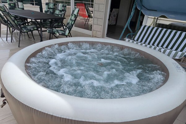 Foto van Luxury apartment Ani II - Two Bedroom Apartment with Terrace - terrace