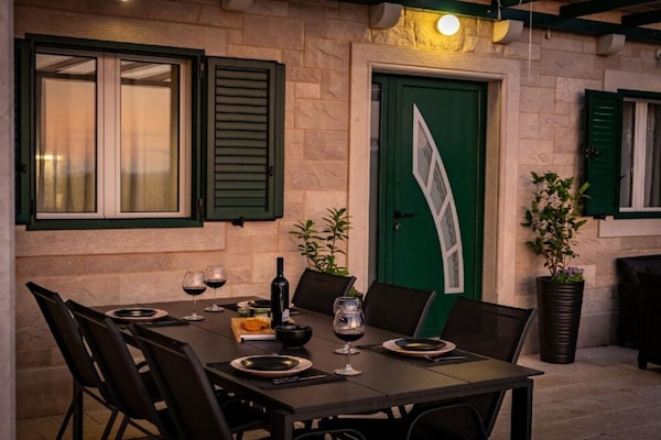 Foto van Holiday Home Bračuta- Two Bedroom Holiday Home with Pool - Indoor