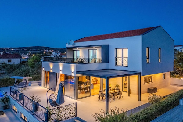 Foto van Moderne villa met privézwembad - Vakantiehuis in Vrana - ExteriorSummer