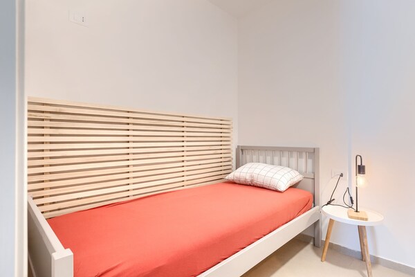 Foto van Modern huis met zwembad vlakbij het strand - Vakantiehuis in Premantura - BedRoom