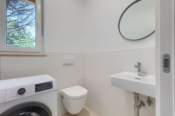 Foto van Modern huis met zwembad vlakbij het strand - Vakantiehuis in Premantura - BathRoom