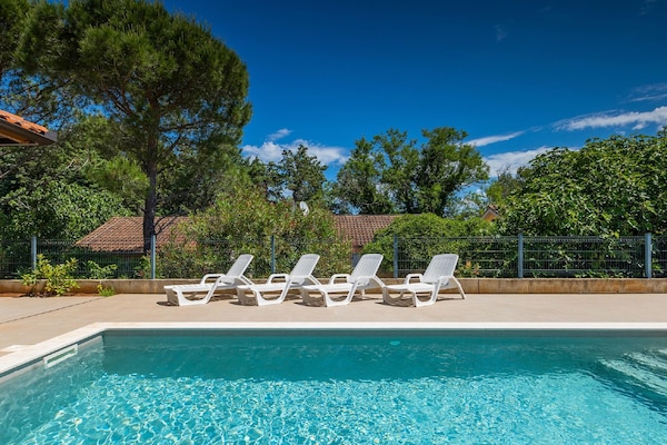 Foto van Modern huis met zwembad vlakbij het strand - Vakantiehuis in Premantura - PoolOfHouse