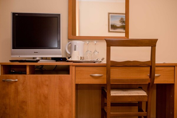 Foto van Guest House Villa Anggela - Comfort Triple room with Balcony and Sea View - Indoor