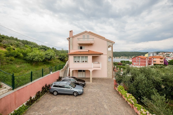 Foto van Guest House Villa Anggela - Two Bedroom Apartment with Balcony and Sea View - Outdoor