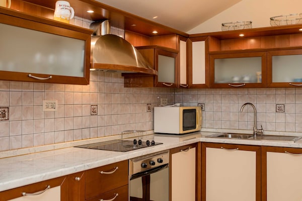 Foto van Guest House Villa Anggela - Two Bedroom Apartment with Balcony and Sea View - Kitchen