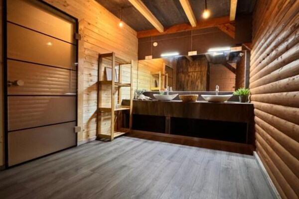 Foto van Halicanum Glamping Peaceful Retreat Resort 8 - Vakantiehuis in Sveti Martin na Muri - BathRoom