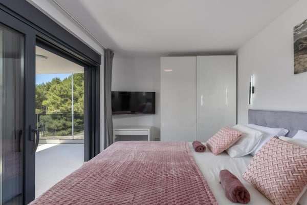 Foto van Charming Apartment Island Krk - Three Bedroom Apartment - BedRoom