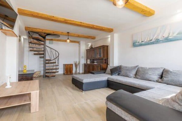 Foto van Holiday Home Klara - Vakantiehuis in Stanici - LivingRoom