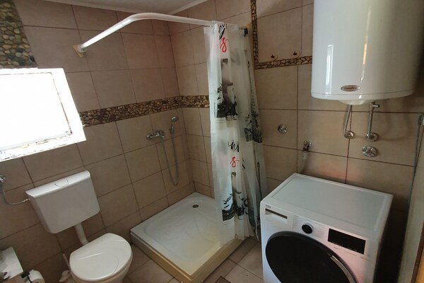 Foto van Viva Ve - Studio Apartment - Vakantiehuis in Brinje - BathRoom