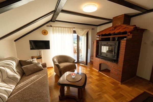 Foto van Villa Narnia - Three Bedroom Villa - Vakantiehuis in Prozor - LivingRoom