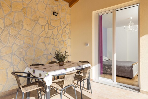 Foto van Wonderful Labin Villa with Private Pool and Sea Views - Three Bedroom - DiningRoom
