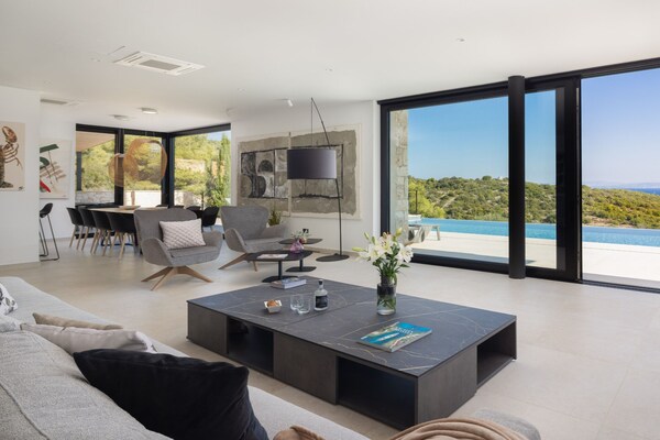 Foto van Breathtaking Villa Vis Five Bedroom Villa with the Pool - LivingRoom