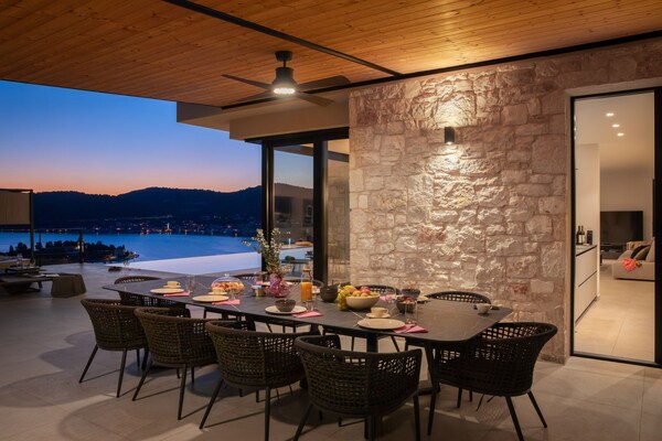 Foto van Breathtaking Villa Vis Five Bedroom Villa with the Pool - View