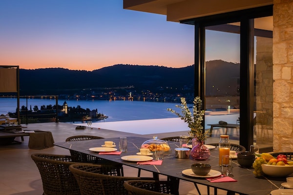 Foto van Breathtaking Villa Vis Five Bedroom Villa with the Pool - View
