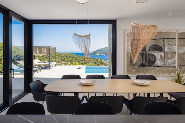 Foto van Breathtaking Villa Vis Five Bedroom Villa with the Pool - LivingRoom