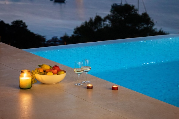 Foto van Breathtaking Villa Vis Five Bedroom Villa with the Pool - View
