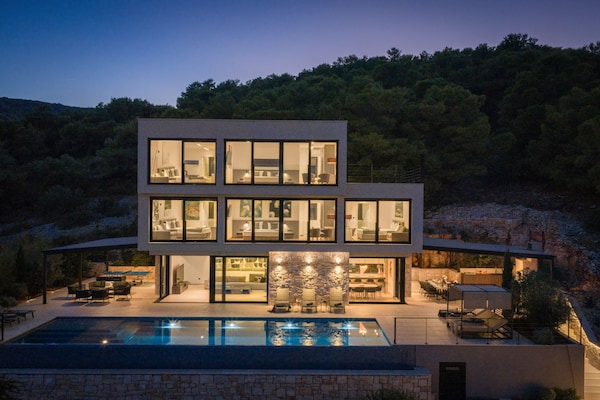 Foto van Breathtaking Villa Vis Five Bedroom Villa with the Pool - View