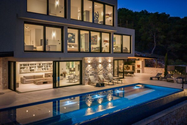 Foto van Breathtaking Villa Vis Five Bedroom Villa with the Pool - View