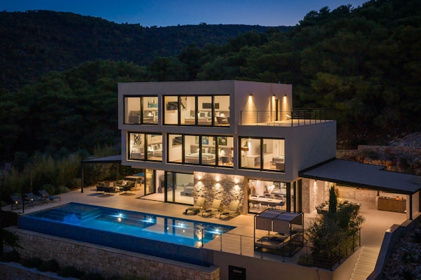 Foto van Breathtaking Villa Vis Five Bedroom Villa with the Pool - View