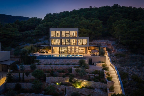 Foto van Breathtaking Villa Vis Five Bedroom Villa with the Pool - View