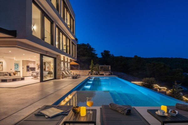 Foto van Breathtaking Villa Vis Five Bedroom Villa with the Pool - View