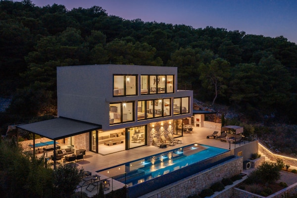 Foto van Breathtaking Villa Vis Five Bedroom Villa with the Pool - View