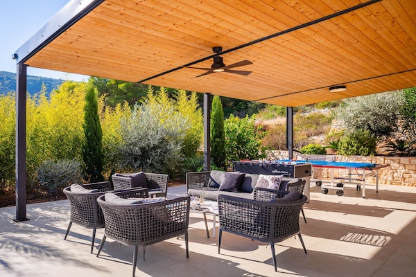 Foto van Breathtaking Villa Vis Five Bedroom Villa with the Pool - DiningRoom