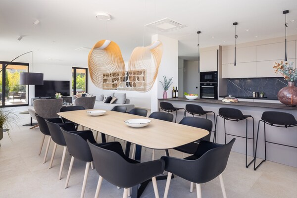 Foto van Breathtaking Villa Vis Five Bedroom Villa with the Pool - DiningRoom