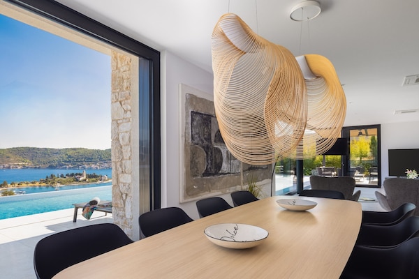 Foto van Breathtaking Villa Vis Five Bedroom Villa with the Pool - LivingRoom