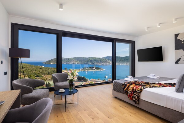 Foto van Breathtaking Villa Vis Five Bedroom Villa with the Pool - BedRoom