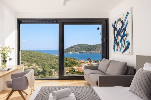 Foto van Breathtaking Villa Vis Five Bedroom Villa with the Pool - BedRoom