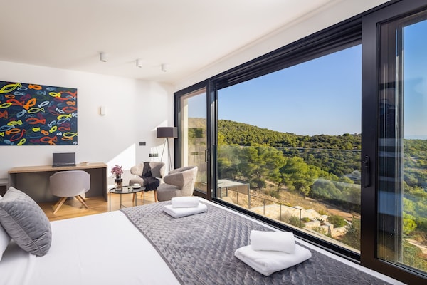 Foto van Breathtaking Villa Vis Five Bedroom Villa with the Pool - BedRoom