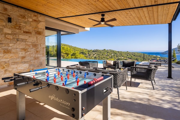 Foto van Breathtaking Villa Vis Five Bedroom Villa with the Pool - Facilities