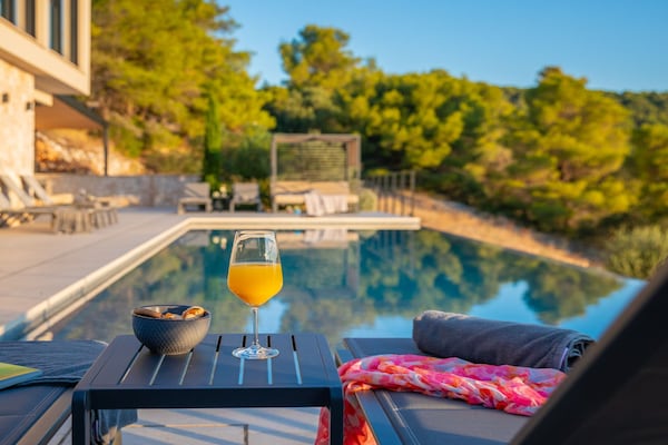 Foto van Breathtaking Villa Vis Five Bedroom Villa with the Pool - Pool