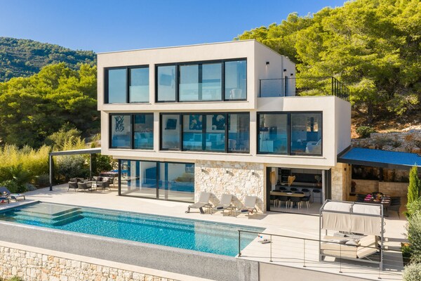 Foto van Breathtaking Villa Vis Five Bedroom Villa with the Pool - View