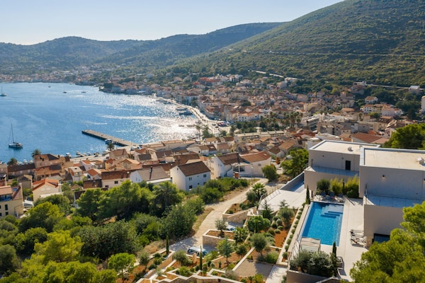 Foto van Breathtaking Villa Vis Five Bedroom Villa with the Pool - View