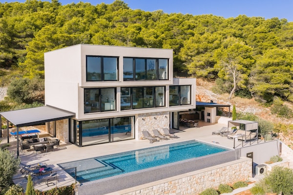 Foto van Breathtaking Villa Vis Five Bedroom Villa with the Pool - View