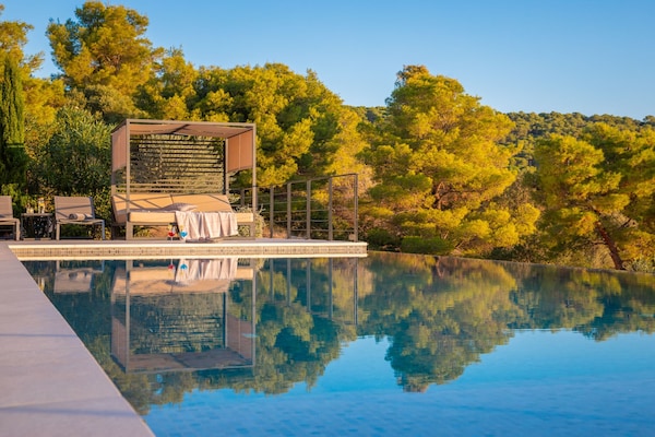 Foto van Breathtaking Villa Vis Five Bedroom Villa with the Pool - View