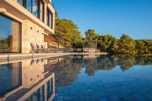 Foto van Breathtaking Villa Vis Five Bedroom Villa with the Pool - View