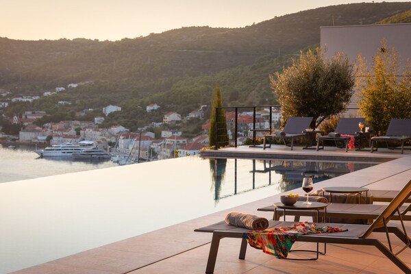 Foto van Breathtaking Villa Vis Five Bedroom Villa with the Pool - View