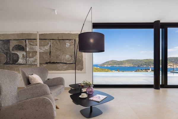 Foto van Breathtaking Villa Vis Five Bedroom Villa with the Pool - LivingRoom