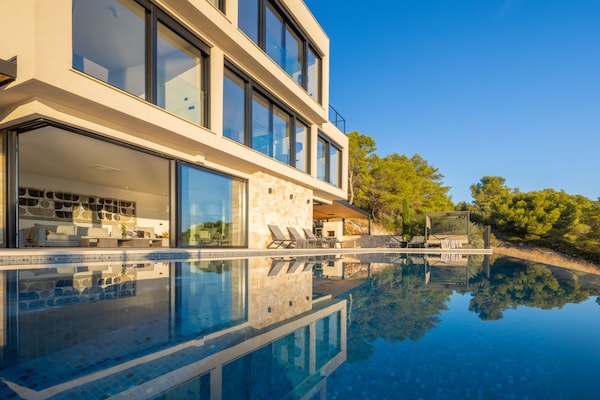 Foto van Breathtaking Villa Vis Five Bedroom Villa with the Pool - View